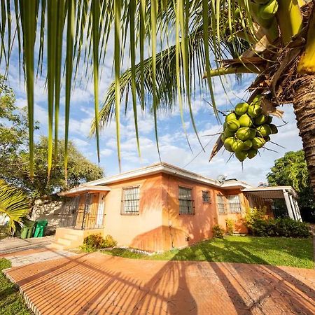 Modern 2 Bedroom In The Heart Of Wynwood Art District Miami Bagian luar foto