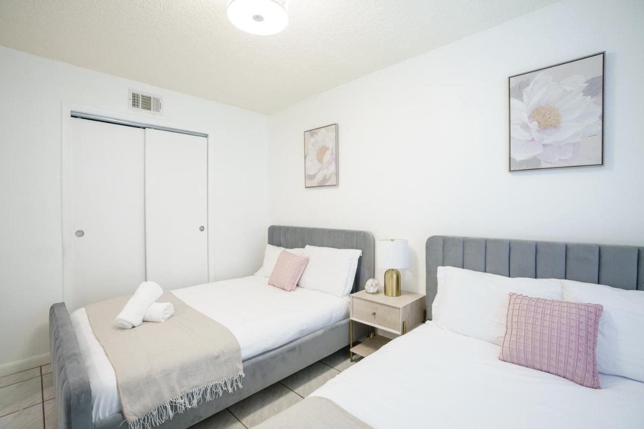 Modern 2 Bedroom In The Heart Of Wynwood Art District Miami Bagian luar foto