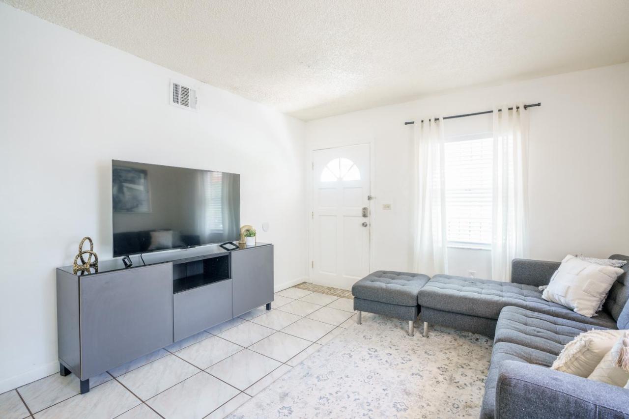 Modern 2 Bedroom In The Heart Of Wynwood Art District Miami Bagian luar foto